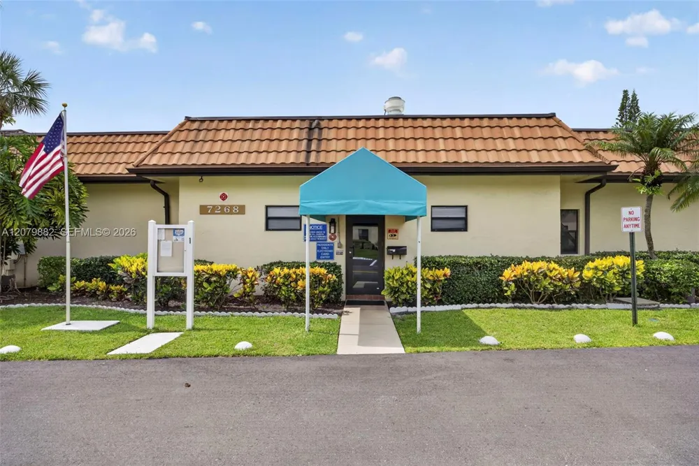 4626 E Lucerne Lakes Blvd E #202 Lake Worth, FL 33467