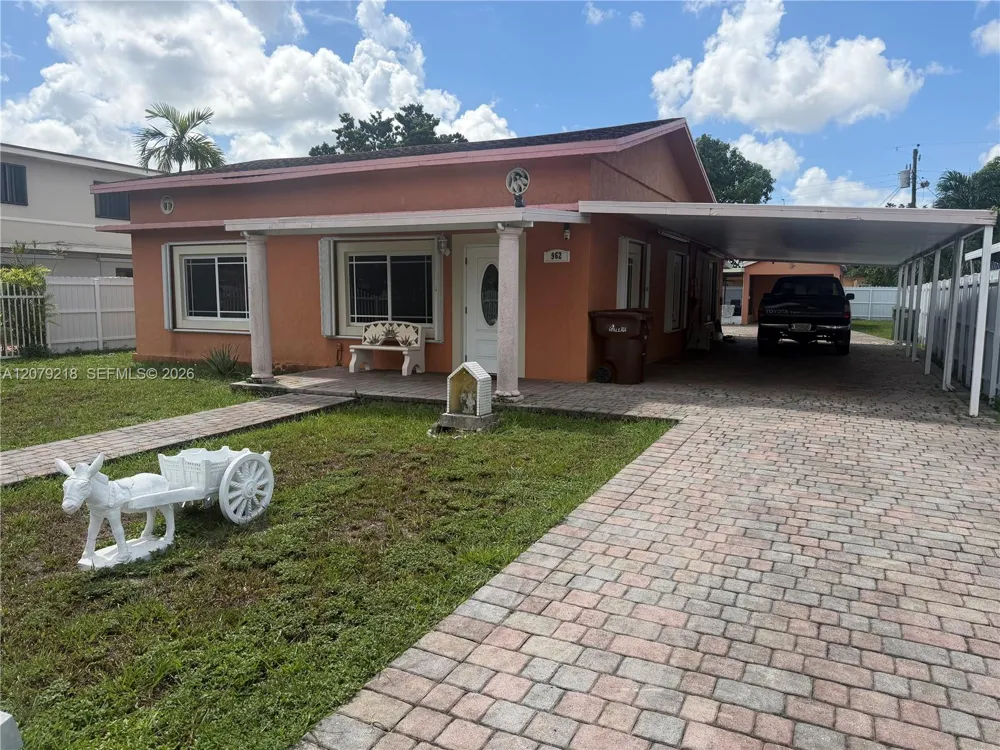 962 E 19th St Hialeah, FL 33013
