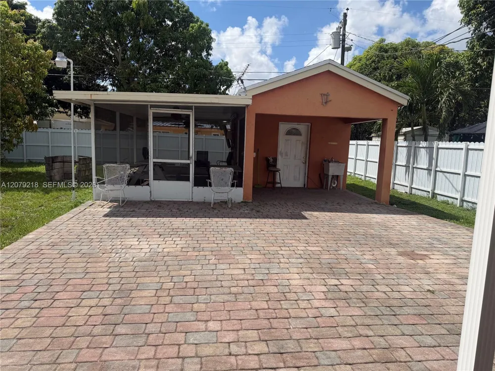 962 E 19th St Hialeah, FL 33013