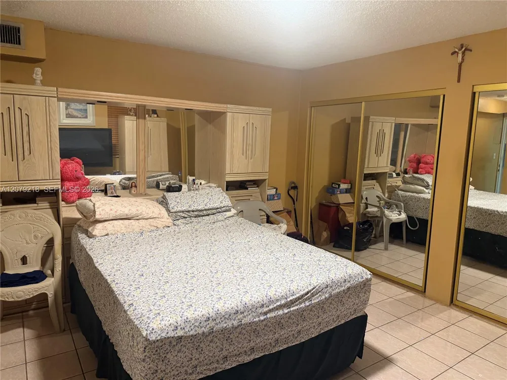 962 E 19th St Hialeah, FL 33013