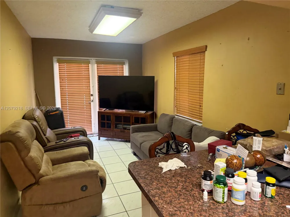 962 E 19th St Hialeah, FL 33013