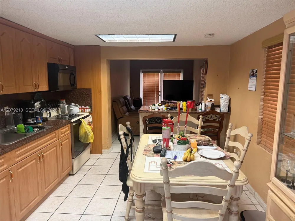 962 E 19th St Hialeah, FL 33013