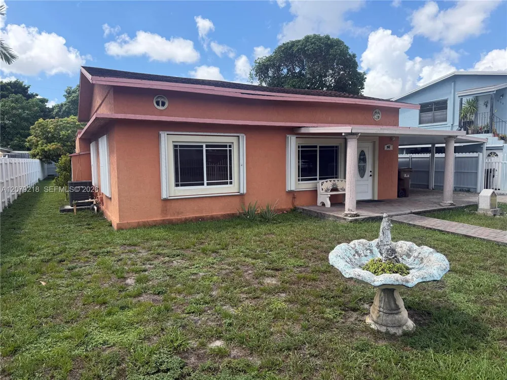 962 E 19th St Hialeah, FL 33013