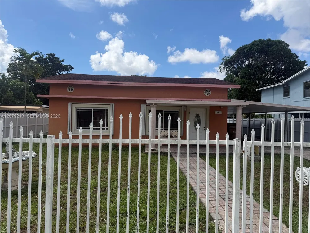 962 E 19th St Hialeah, FL 33013