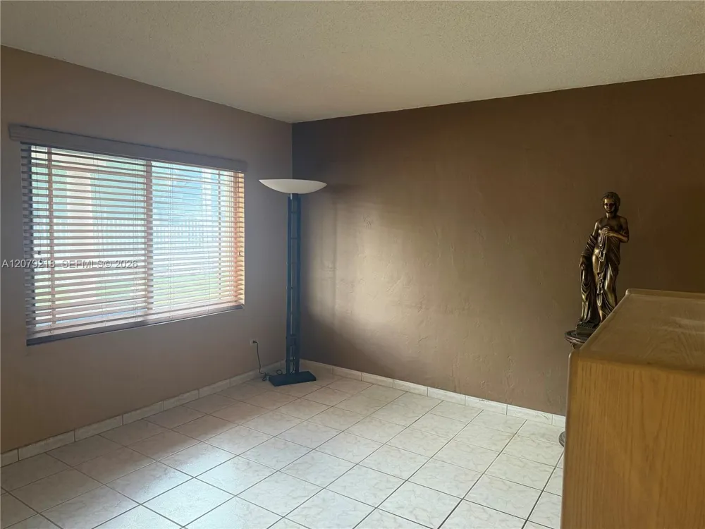 962 E 19th St Hialeah, FL 33013