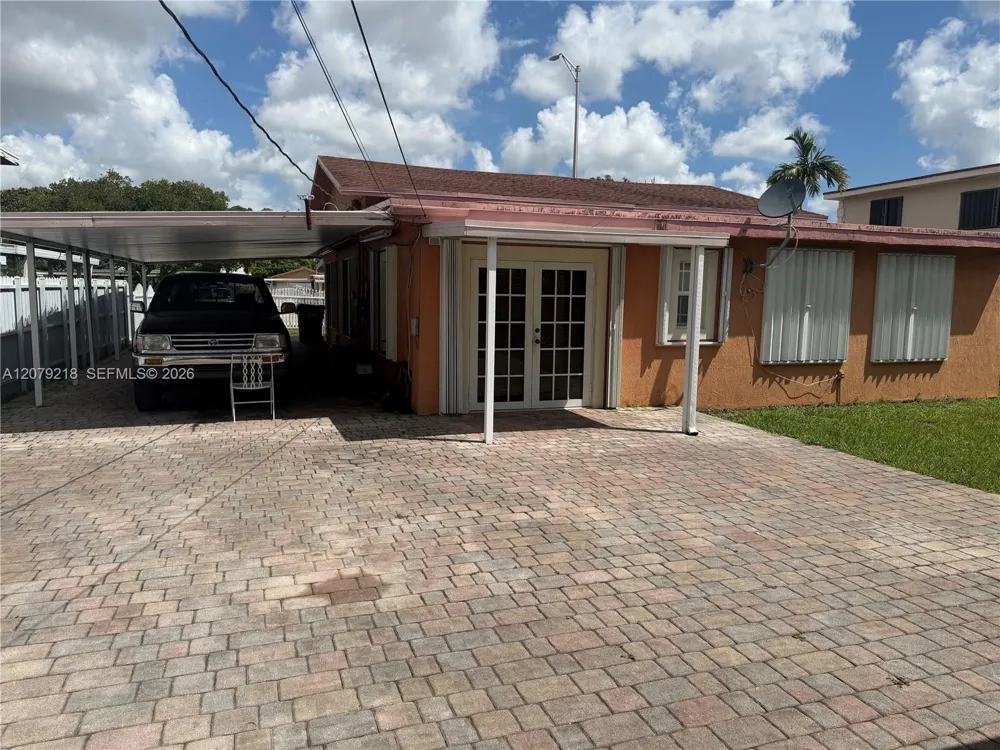 962 E 19th St Hialeah, FL 33013
