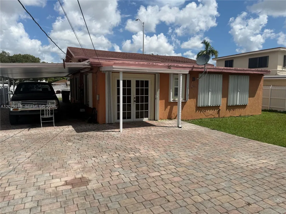 962 E 19th St Hialeah, FL 33013