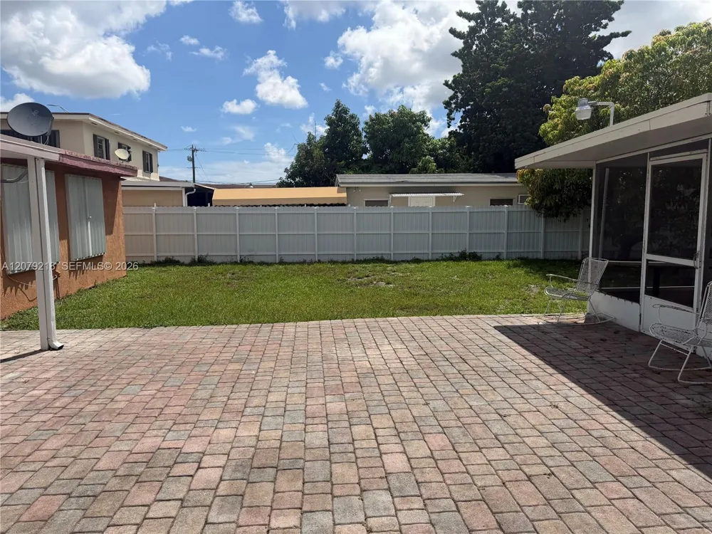 962 E 19th St Hialeah, FL 33013