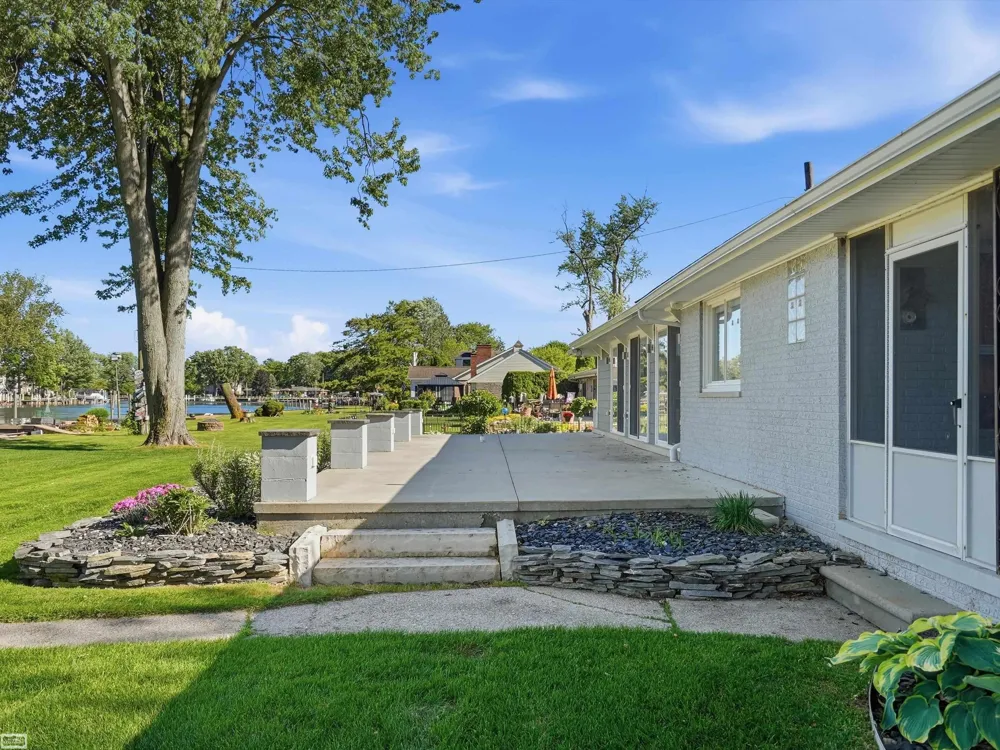 39734 Cove Street Harrison Charter Township, MI 48045