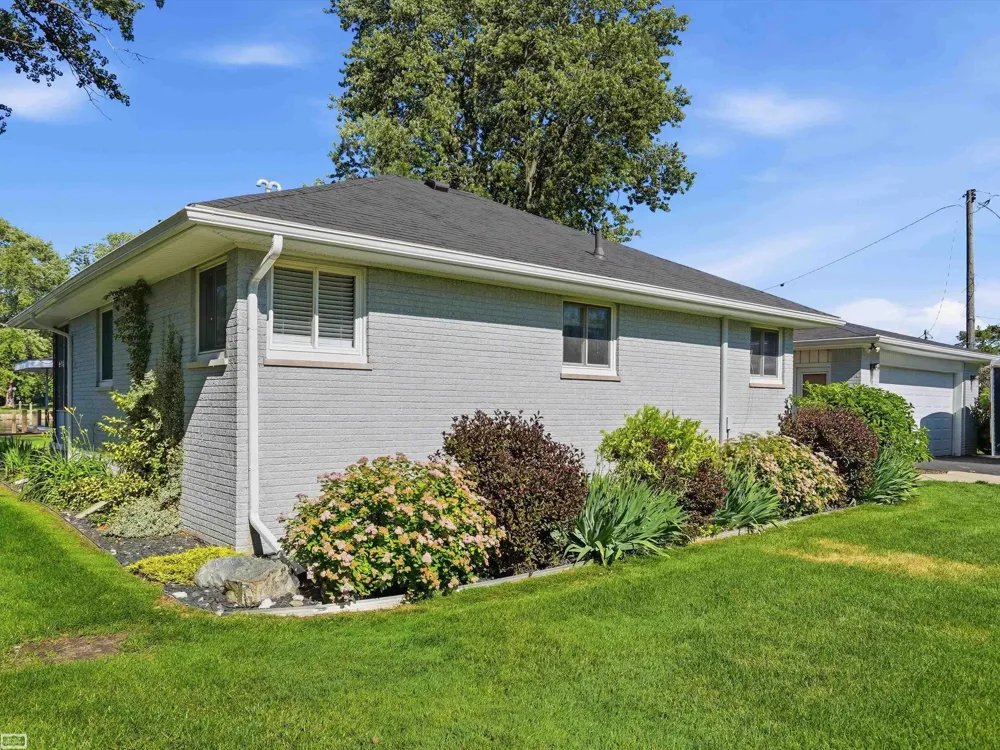 39734 Cove Street Harrison Charter Township, MI 48045