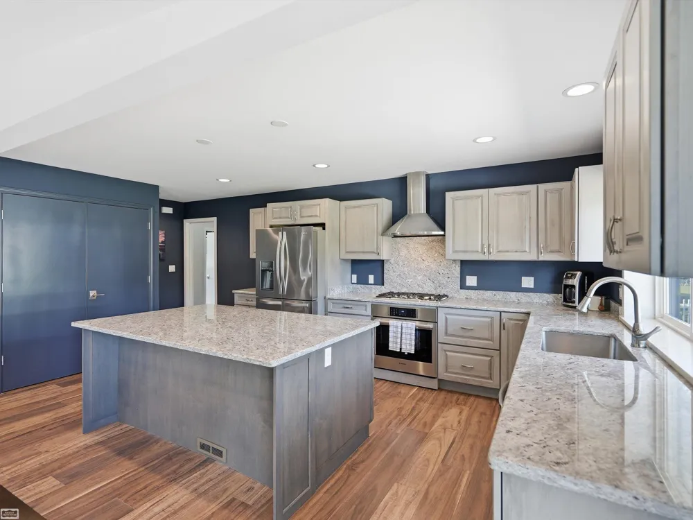 39734 Cove Street Harrison Charter Township, MI 48045