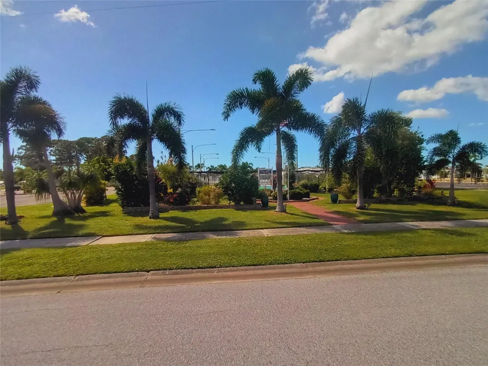 5317 OAKLAND HILLS AVENUE Sarasota, FL 34234
