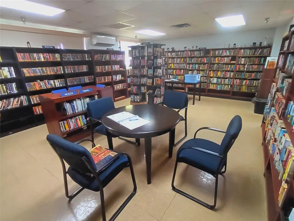 5317 OAKLAND HILLS AVENUE Sarasota, FL 34234