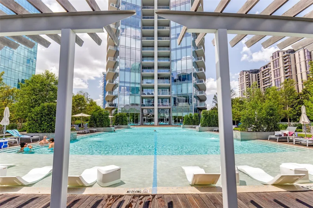 2900 Mckinnon Street #403 Dallas, TX 75201