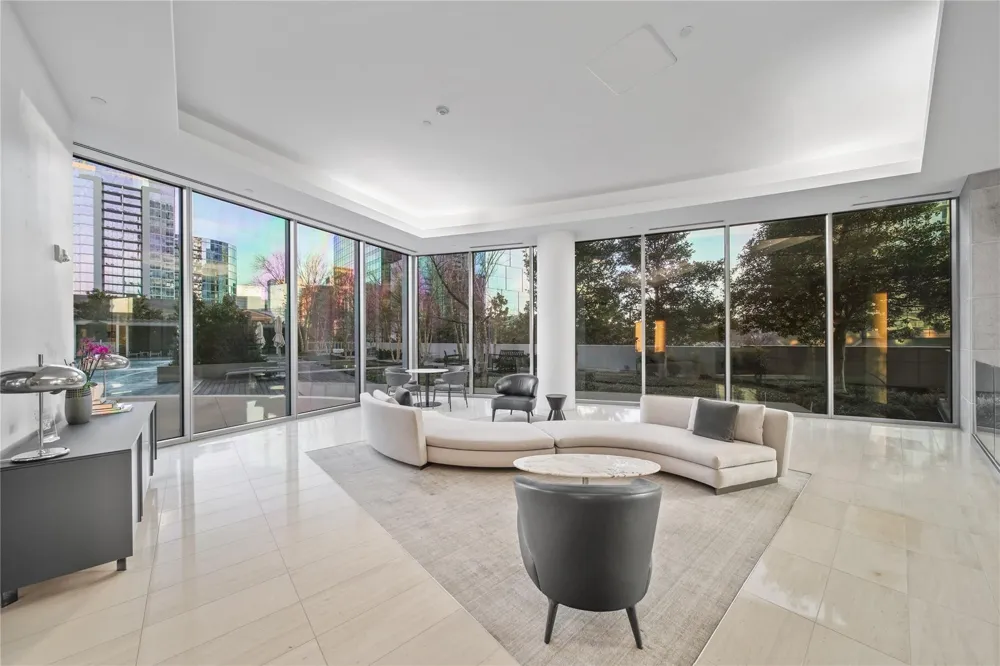 2900 Mckinnon Street #403 Dallas, TX 75201