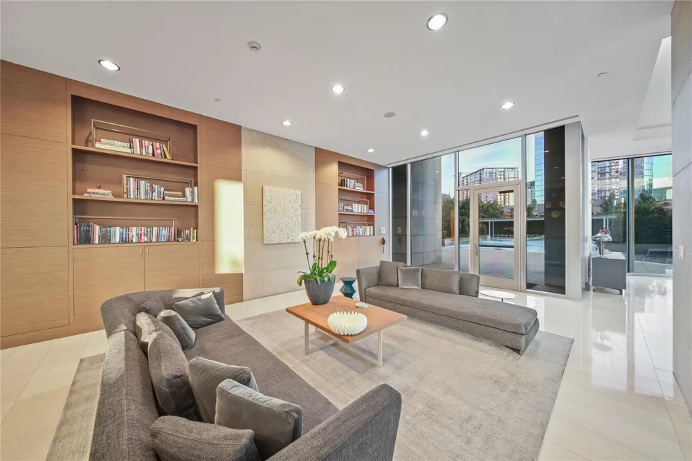 2900 Mckinnon Street #403 Dallas, TX 75201