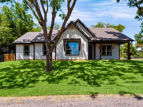 52 Graves Circle