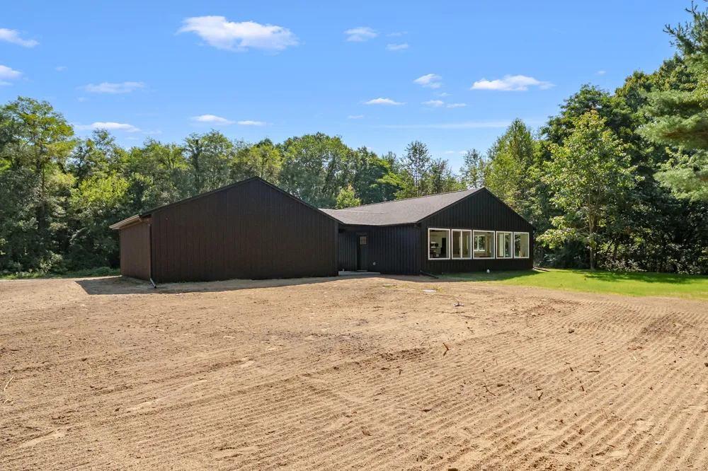 57160 Highfield Road Three Rivers, MI 49093