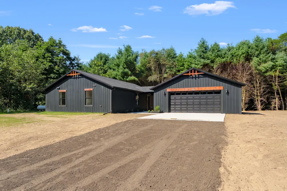 57160 Highfield Road Three Rivers, MI 49093