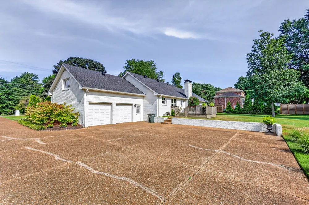 1305 Chickasaw Dr Brentwood, TN 37027