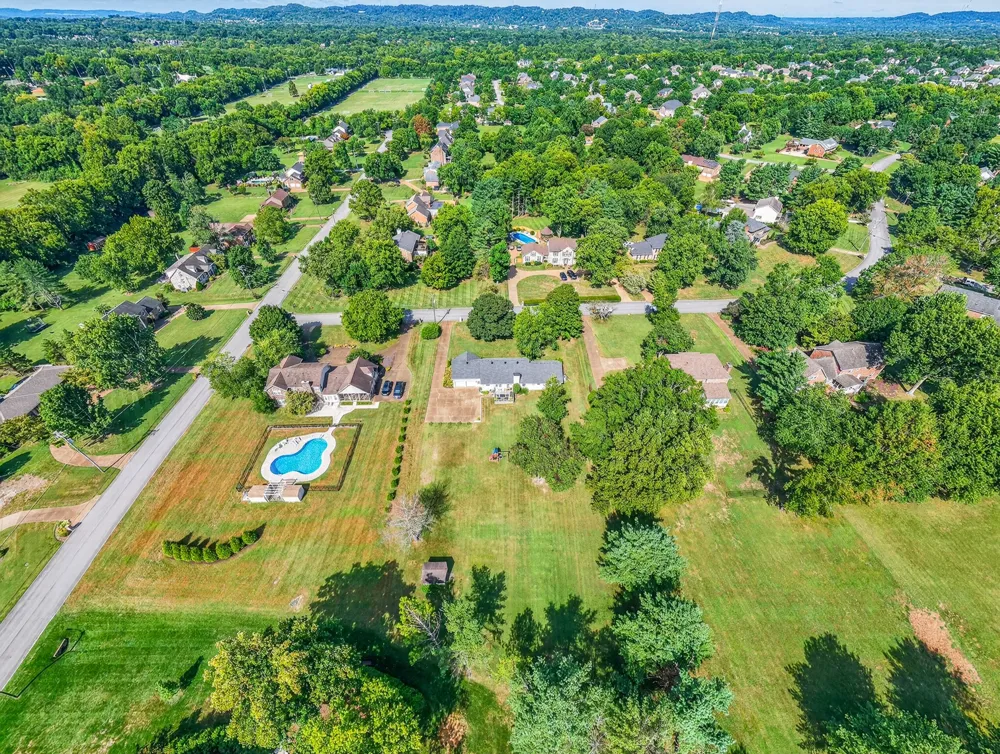 1305 Chickasaw Dr Brentwood, TN 37027