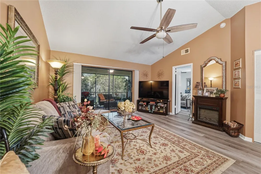 317 KNOTTWOOD COURT #317 Sun City Center, FL 33573