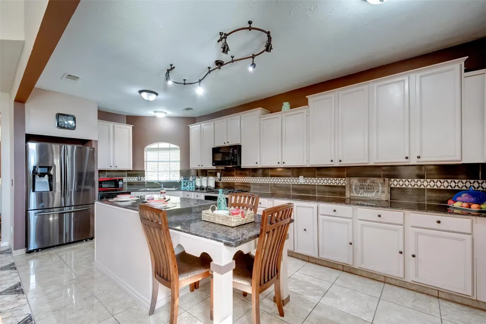 731 Annies Way Sugar Land, TX 77479
