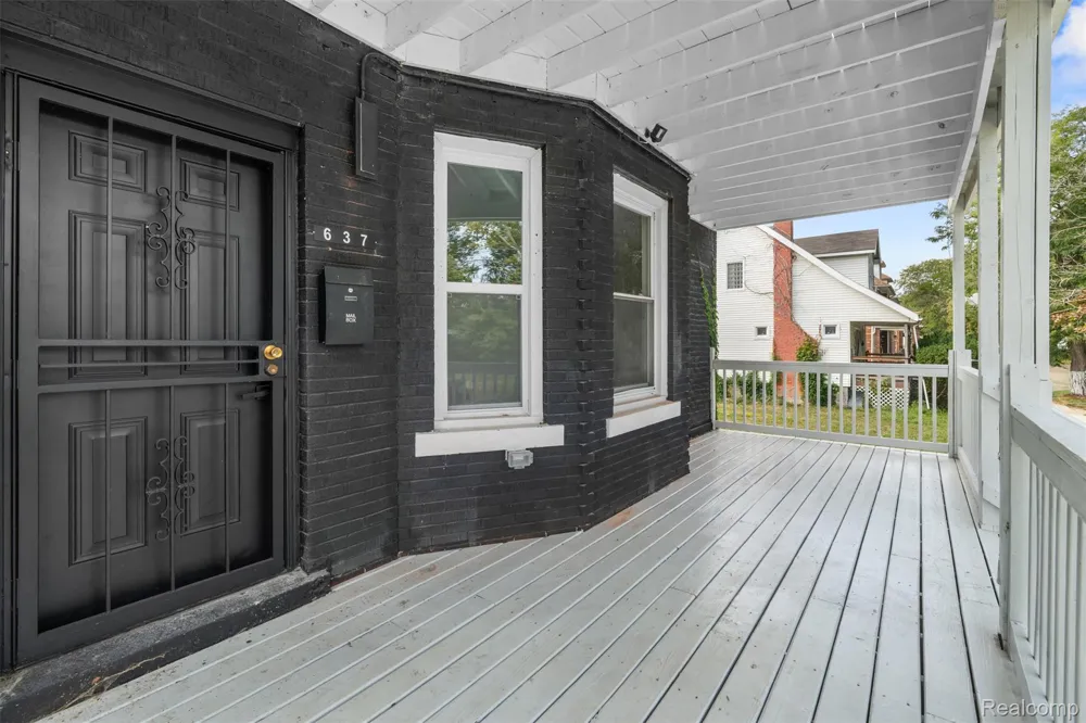 637 Manistique Street Detroit City, MI 48215