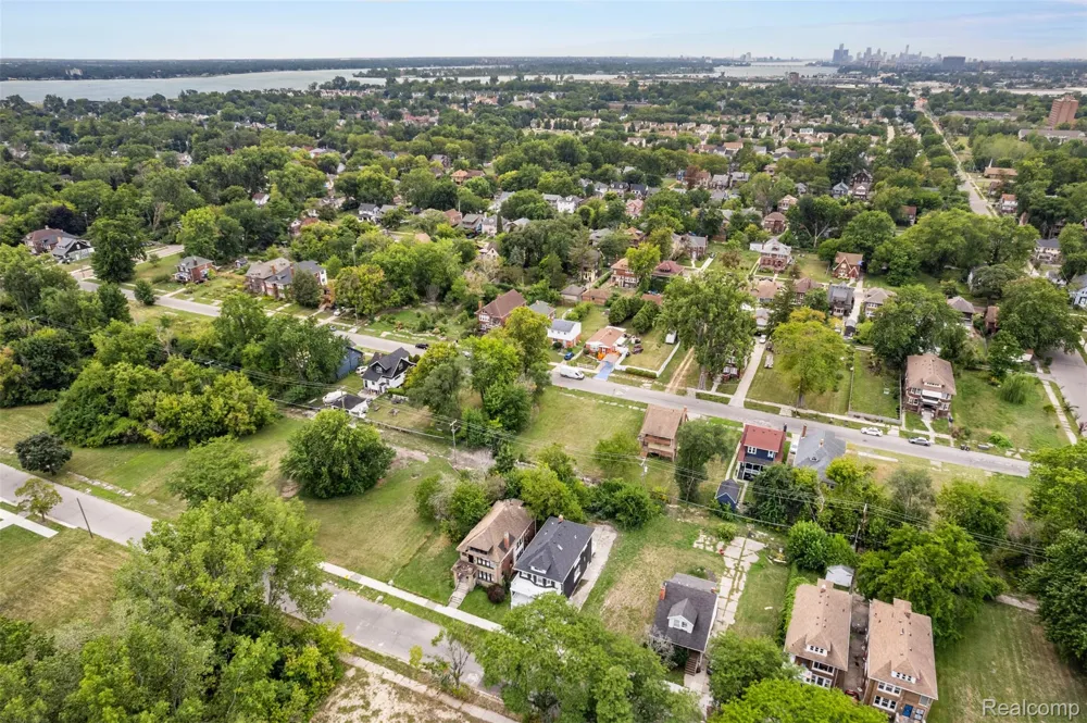 637 Manistique Street Detroit City, MI 48215