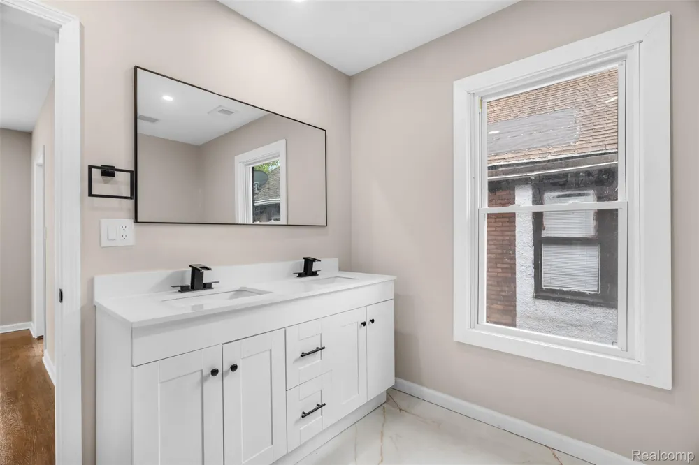 637 Manistique Street Detroit City, MI 48215