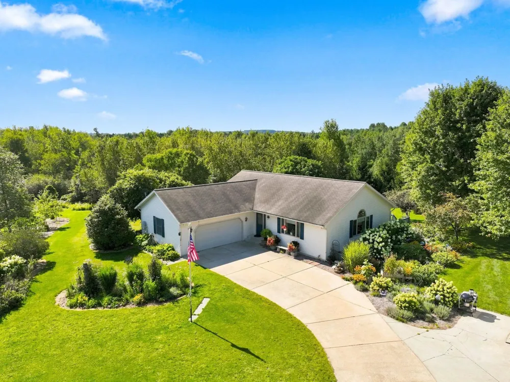 7220 S Jamie Drive Riverside Township, MI 49657
