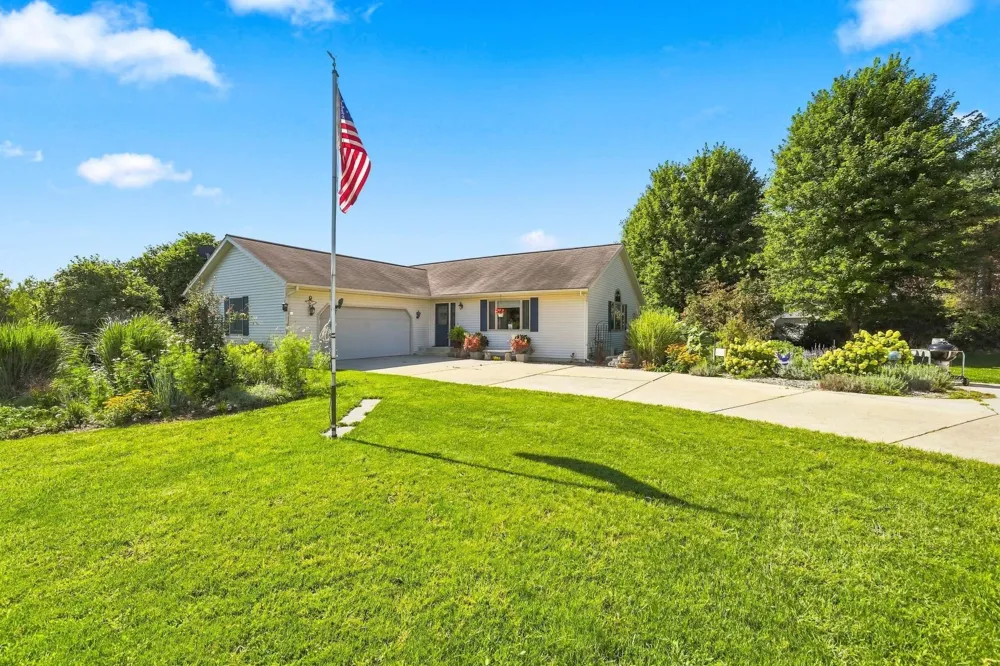 7220 S Jamie Drive Riverside Township, MI 49657