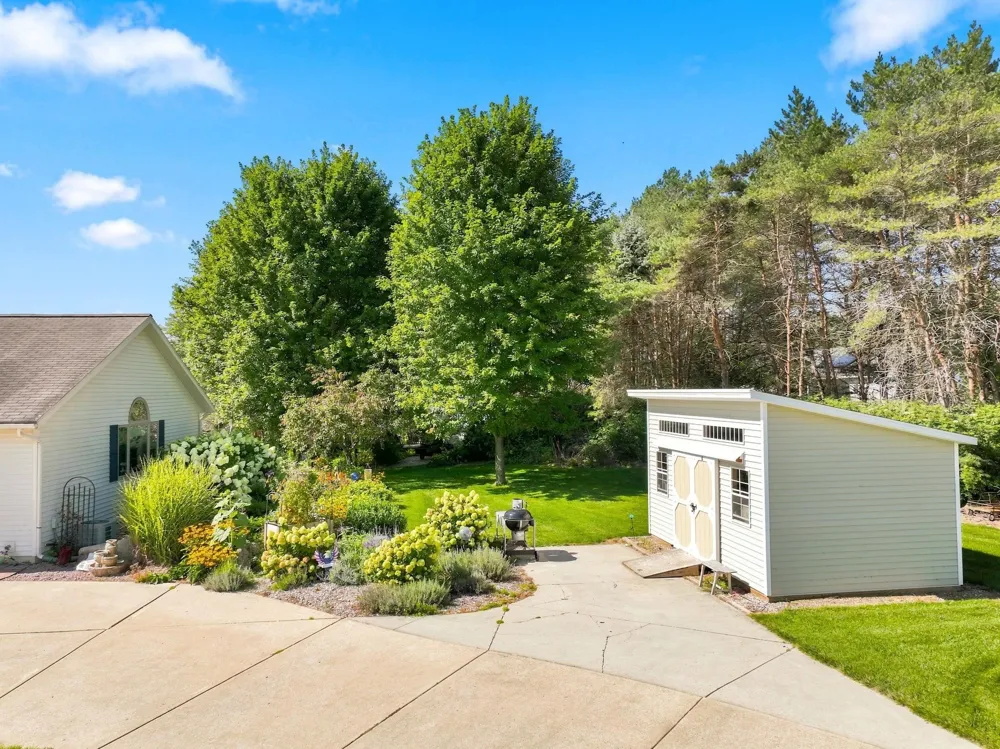 7220 S Jamie Drive Riverside Township, MI 49657