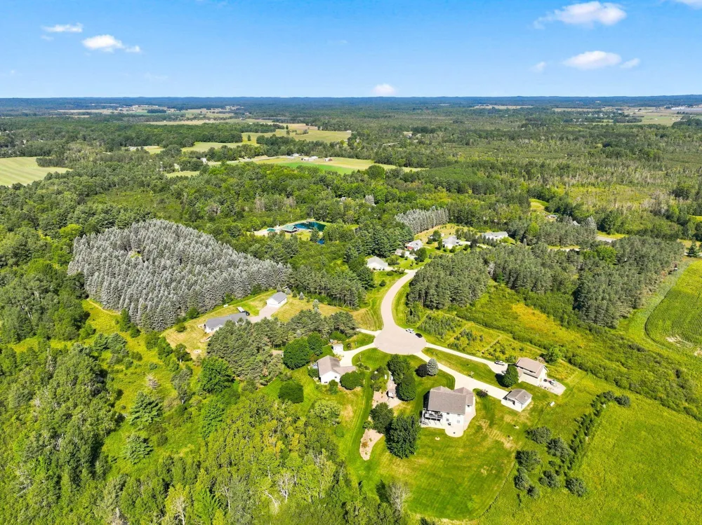 7220 S Jamie Drive Riverside Township, MI 49657