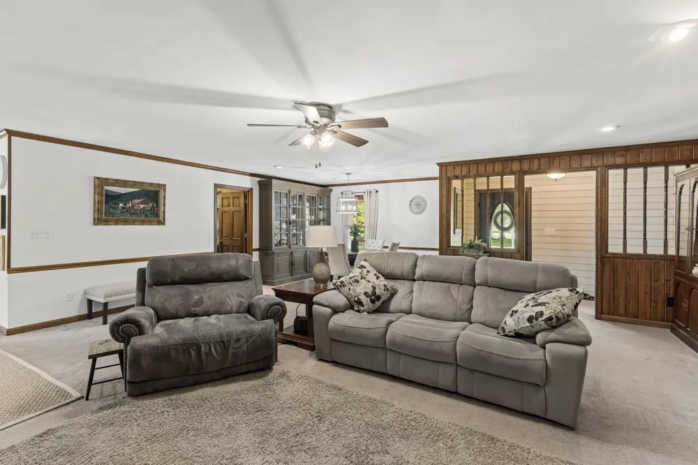 3087 Valley Creek Rd Culleoka, TN 38451