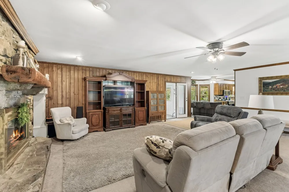 3087 Valley Creek Rd Culleoka, TN 38451