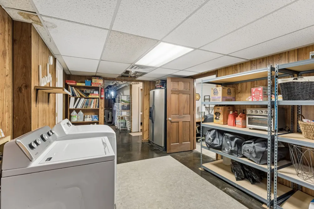 3087 Valley Creek Rd Culleoka, TN 38451
