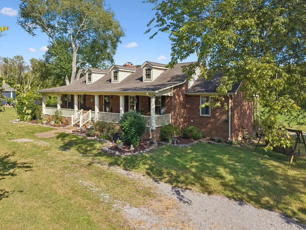 3087 Valley Creek Rd Culleoka, TN 38451