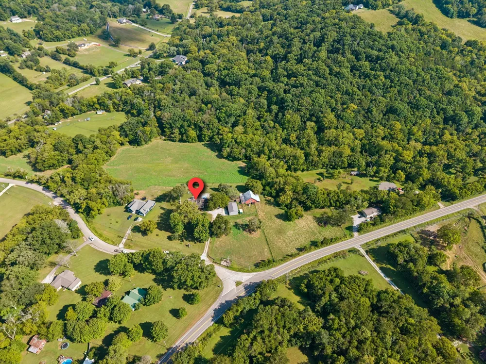 3087 Valley Creek Rd Culleoka, TN 38451