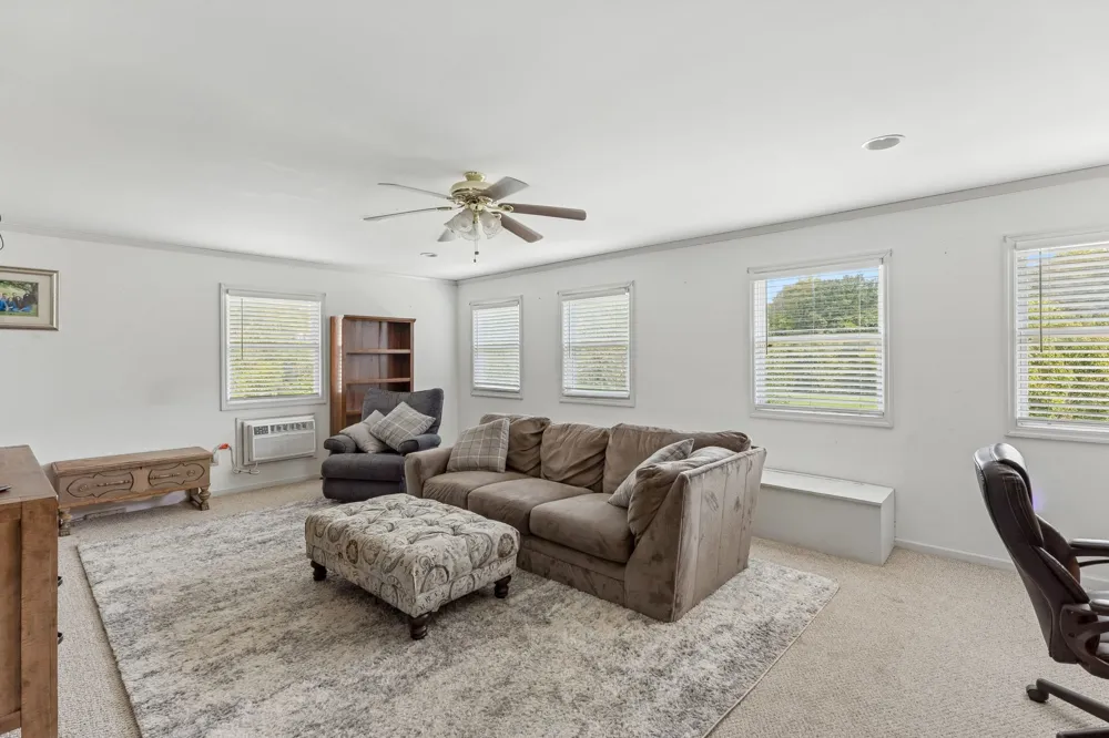 3087 Valley Creek Rd Culleoka, TN 38451