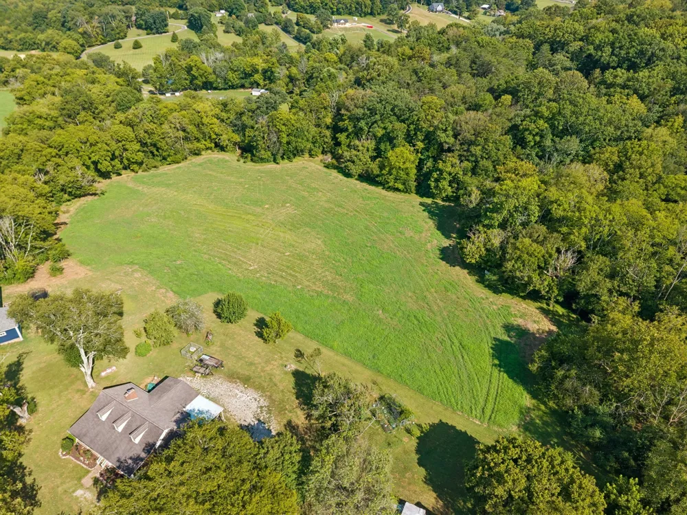 3087 Valley Creek Rd Culleoka, TN 38451
