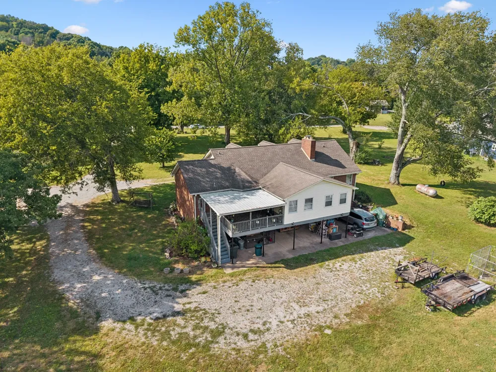 3087 Valley Creek Rd Culleoka, TN 38451