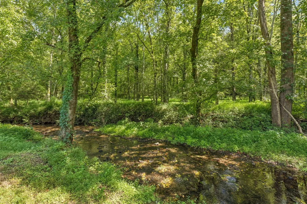 3087 Valley Creek Rd Culleoka, TN 38451