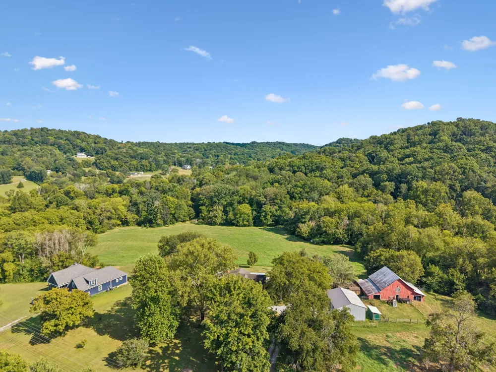3087 Valley Creek Rd Culleoka, TN 38451