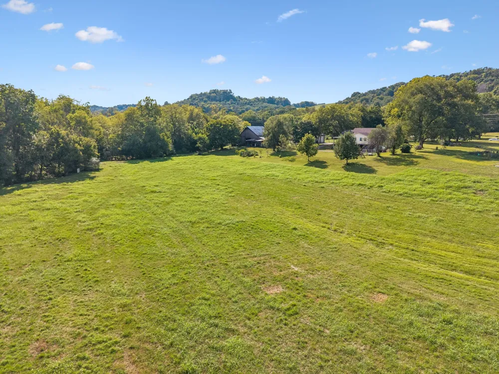 3087 Valley Creek Rd Culleoka, TN 38451