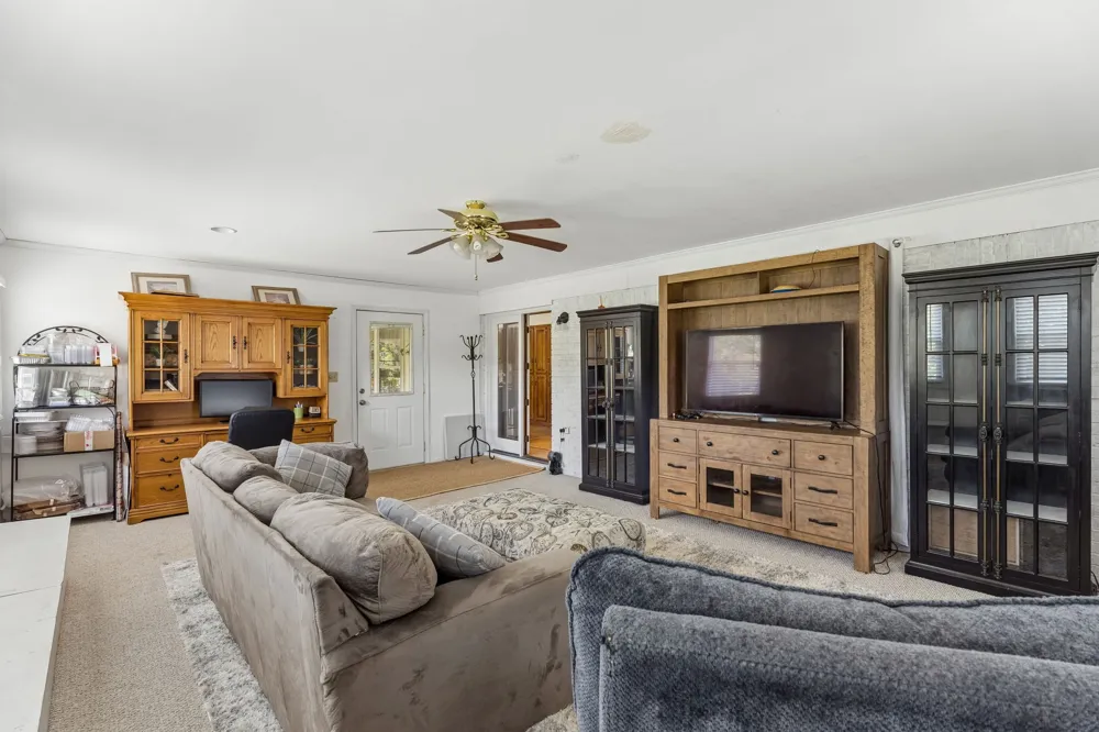 3087 Valley Creek Rd Culleoka, TN 38451