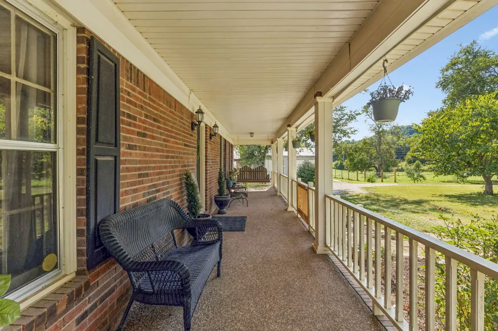3087 Valley Creek Rd Culleoka, TN 38451