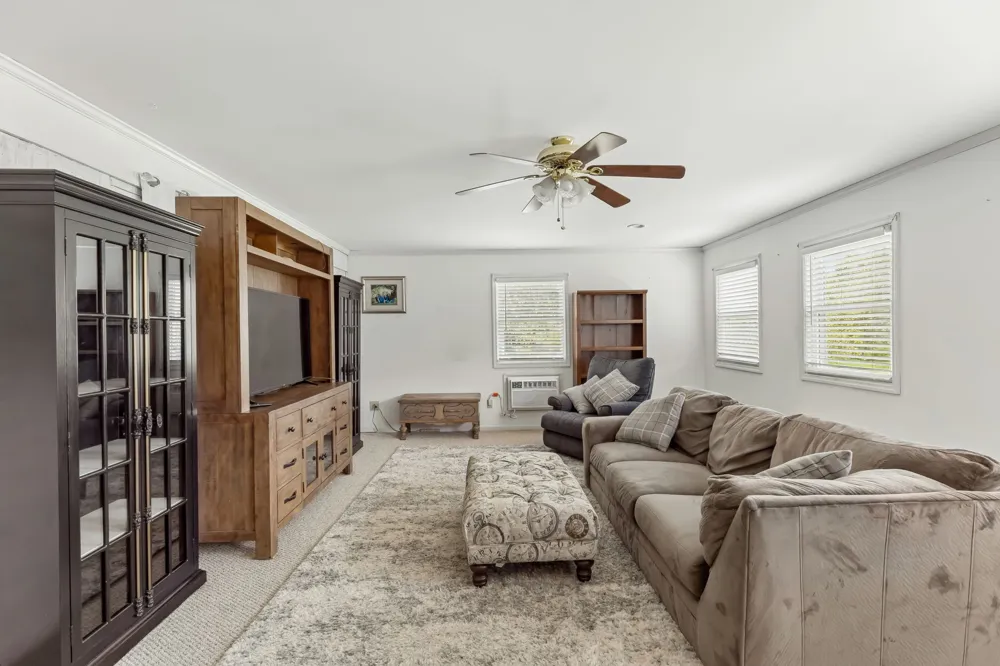 3087 Valley Creek Rd Culleoka, TN 38451