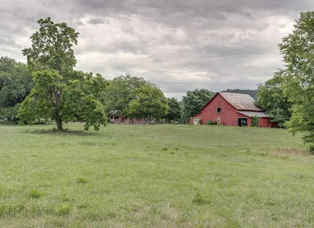 3087 Valley Creek Rd Culleoka, TN 38451
