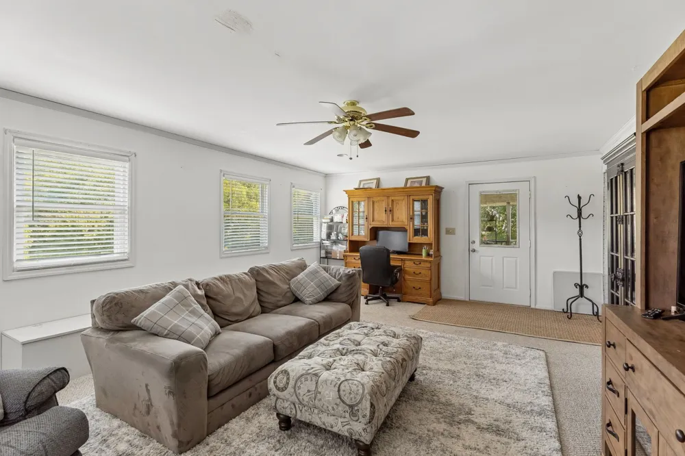 3087 Valley Creek Rd Culleoka, TN 38451